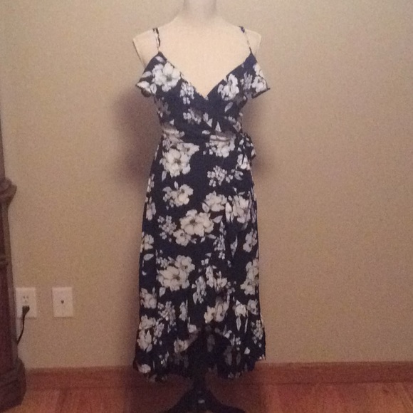 Dex Dresses & Skirts - Dex Brand new with tags blue floral dress